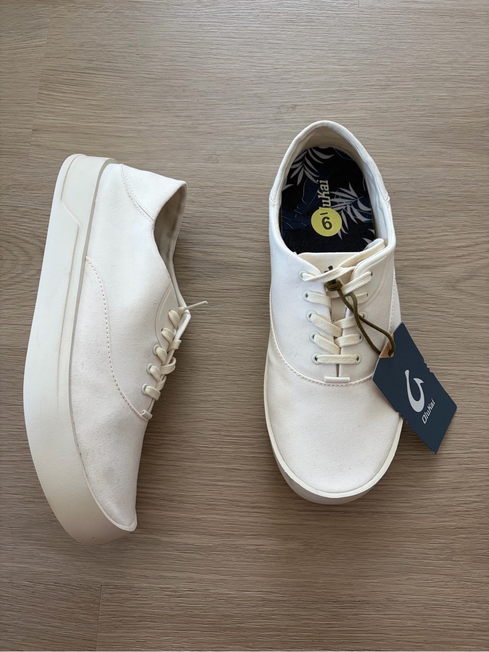 Olukai Tradewind Canvas Casual Sneakers Shoes Off White Men’s 9 NEW